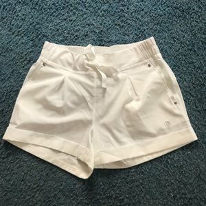 Adorable white shorts!!!